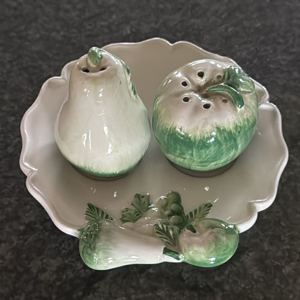 Fruit pair glazed salt and pepper set with plate